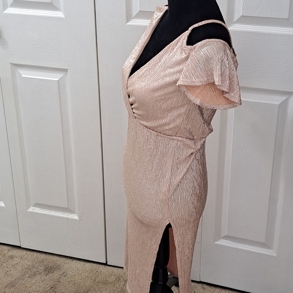 Rare London Gold Sparkly Crepe Dress With A Low V-Neck - Picture 3 of 9